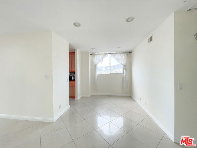 100 South Doheny Drive, 920 photo 4