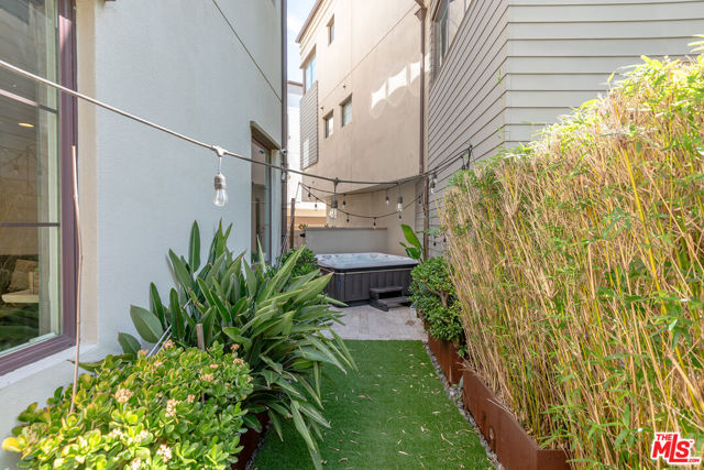 Image 22 of 33 For 5821 Lantern Court