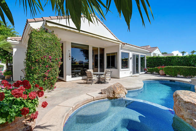 79405 Mandarina, La Quinta CA: https://media.crmls.org/mediaz/c0970d6a-3d61-4cce-b442-8b626bdc5efb.jpg