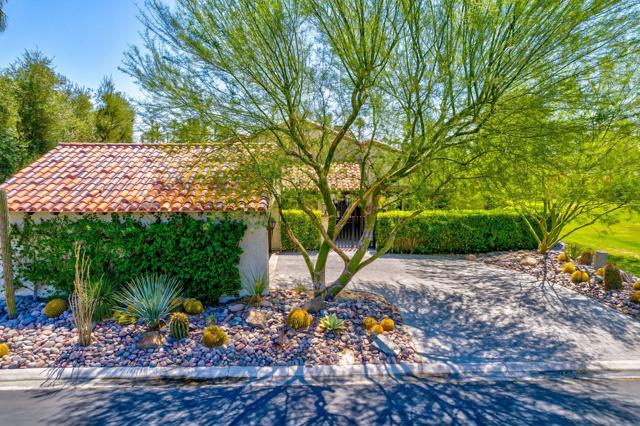 24 Calle Ardilla, Rancho Mirage CA: https://media.crmls.org/mediaz/c0974a0e-1947-4f66-b247-70be5454d501.jpg