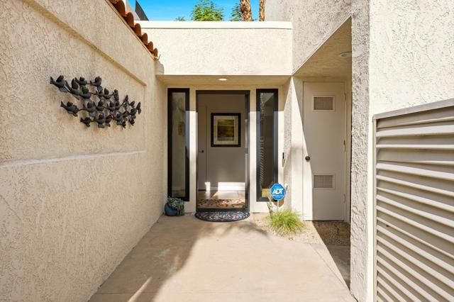 444 Sunningdale Drive, Rancho Mirage CA: https://media.crmls.org/mediaz/c097d4d0-2179-42a3-9ce7-13cf1c9ded1f.jpg