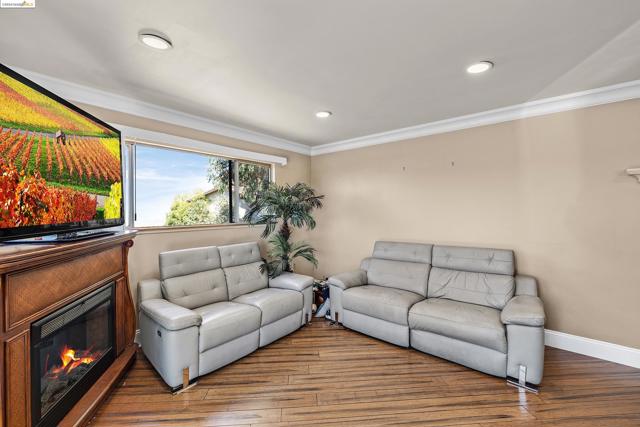 Image 11 of 42 For 28016 Whitestone Ct