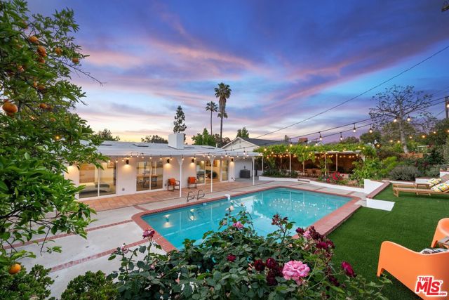 23020 Lita Place, Woodland Hills CA: https://media.crmls.org/mediaz/c098289a-4c08-422a-900a-566597070240.jpg