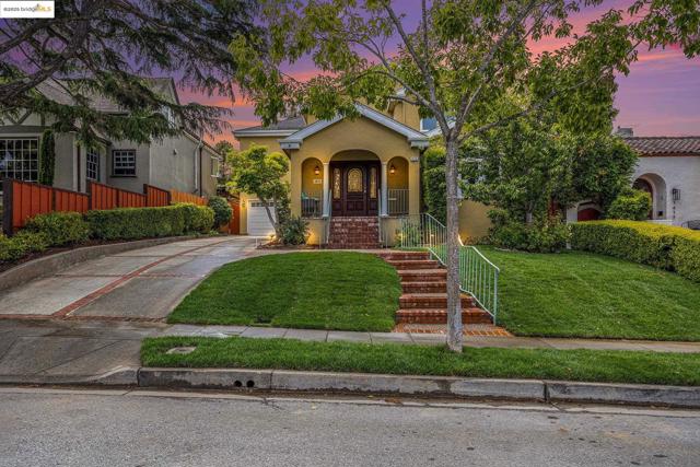 1415 Vancouver Ave, Burlingame CA: https://media.crmls.org/mediaz/c09886d3-fde3-4184-9d3d-7b179f9d76fa.jpg