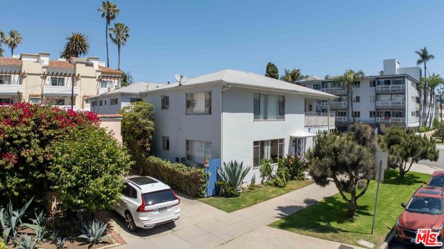 231 California Avenue, Santa Monica CA: https://media.crmls.org/mediaz/c098b80d-04e1-4e9a-90d8-23c4185d605a.jpg