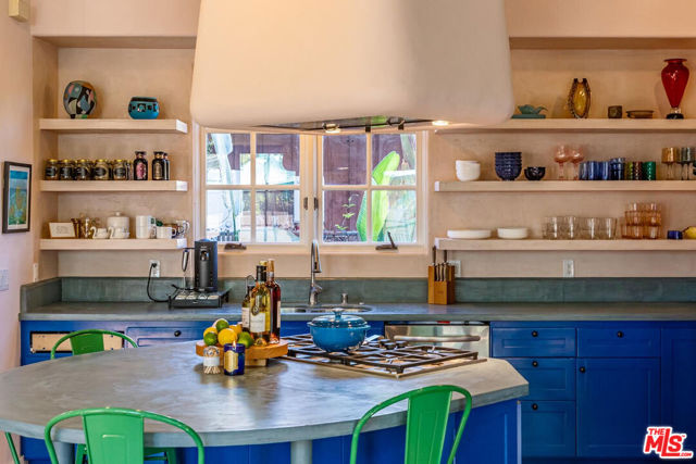 202 Canada Street, Ojai CA: https://media.crmls.org/mediaz/c0996f68-41b3-4d2d-8a9d-0a66d718fcc4.jpg