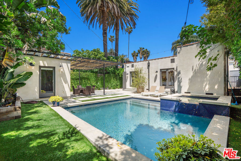 321 N Laurel Avenue