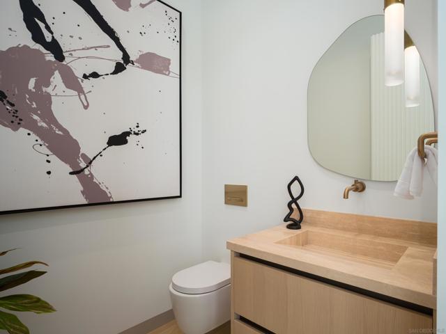 6283 La Jolla Scenic Drive S, San Diego CA: https://media.crmls.org/mediaz/c09a449f-d8bd-4de8-8fb4-c754b2263f38.jpg