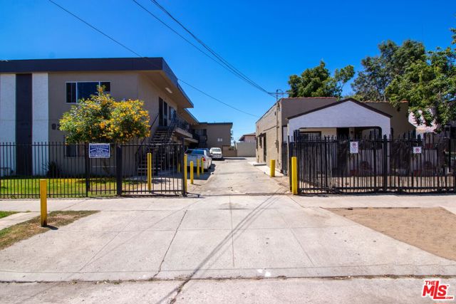 820 -824 W 95th Street, Los Angeles CA: https://media.crmls.org/mediaz/c09aa433-423f-4bd2-a953-fda97a70d016.jpg