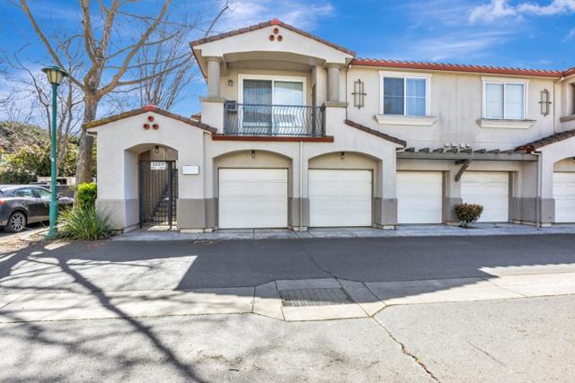 35511 Monterra Terrace, Union City CA: https://media.crmls.org/mediaz/c09b448f-4e2d-4264-861d-d0f00c7b7fe0.jpg