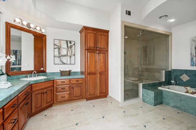 3029 Alburni Ct, Pleasanton CA: https://media.crmls.org/mediaz/c09c5b46-07ba-4d4f-b3d9-6a9079999658.jpg