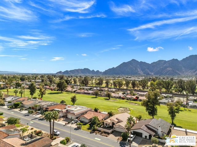 76797 California Drive, Palm Desert CA: https://media.crmls.org/mediaz/c09c7140-b62a-4d72-aacd-42bf857243e4.jpg