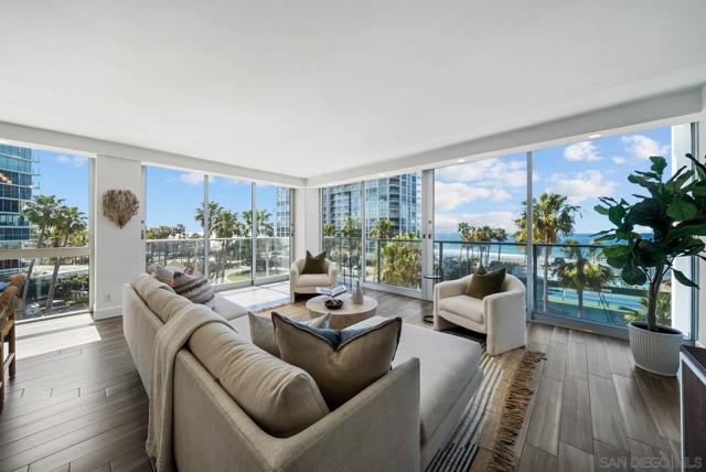 1810 Avenida Del Mundo, Coronado CA: https://media.crmls.org/mediaz/c09c9d93-bcd0-49e9-8ce7-da936d724873.jpg