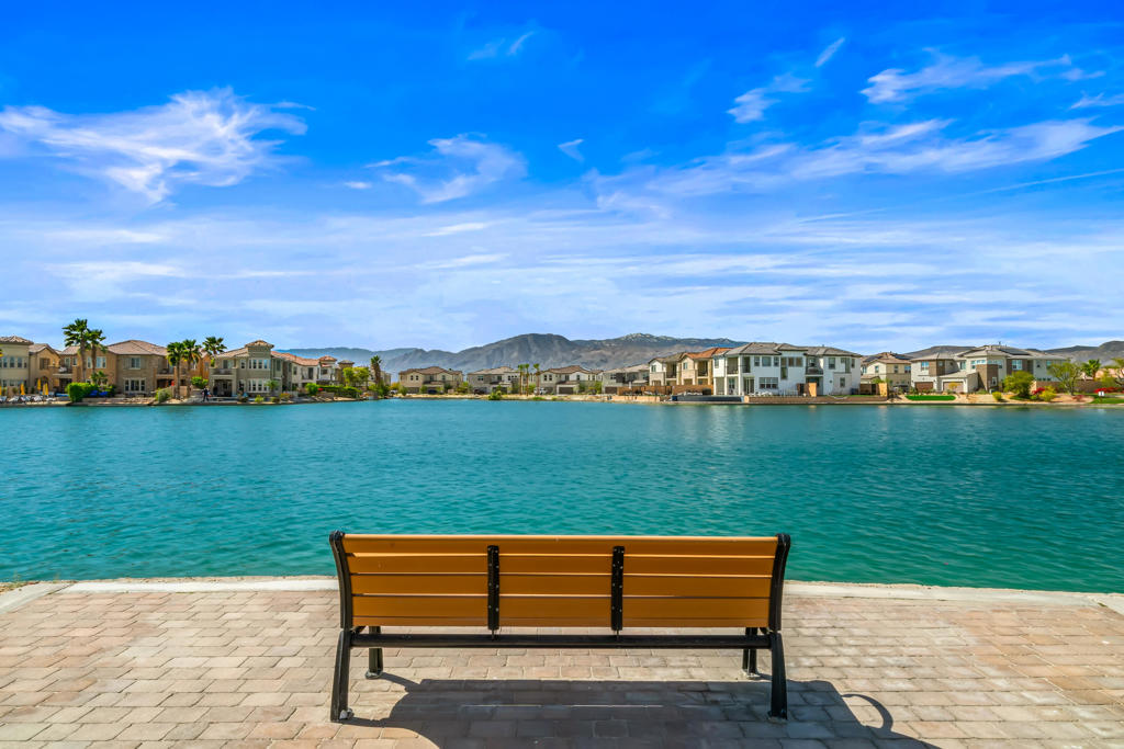 https://media.crmls.org/mediaz/c09d2c68-f696-4940-beca-3d04d040a58a.jpg?preset=X-Large