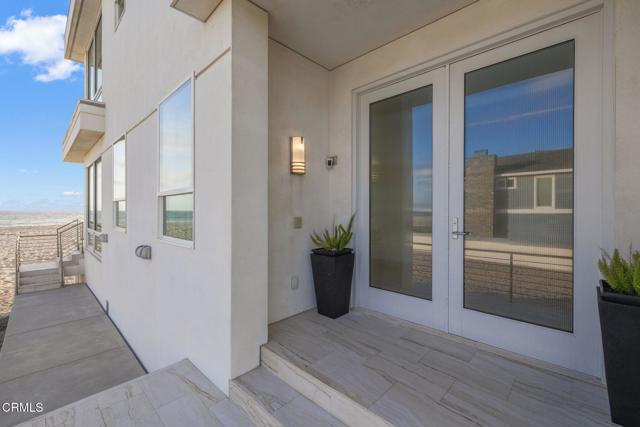 1135 Capri Way, Oxnard CA: https://media.crmls.org/mediaz/c09de656-af3e-4e1d-9cb8-50bd26cd08c1.jpg