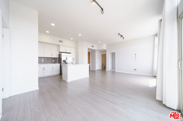 552 E Carson Street, Carson CA: https://media.crmls.org/mediaz/c09e5885-d1d3-4231-83d1-b7a0b0f1dc02.jpg