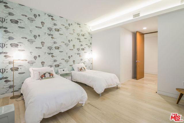 1 W Century Drive, Los Angeles CA: https://media.crmls.org/mediaz/c09e7200-1e52-41d1-bdc7-87c82722223a.jpg
