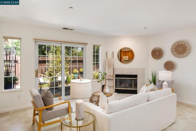 302 Columbia Cir, Benicia CA: https://media.crmls.org/mediaz/c09e737b-719d-4573-bada-2c4b52e98e09.jpg