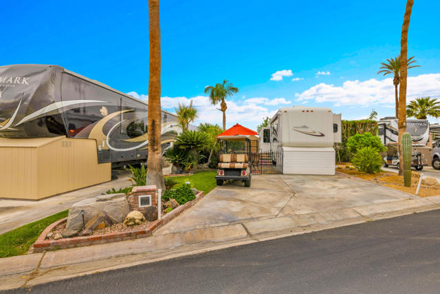 69411 Ramon Road, Cathedral City CA: https://media.crmls.org/mediaz/c09f07f6-ab83-4172-b124-5cf8e80822a7.jpg