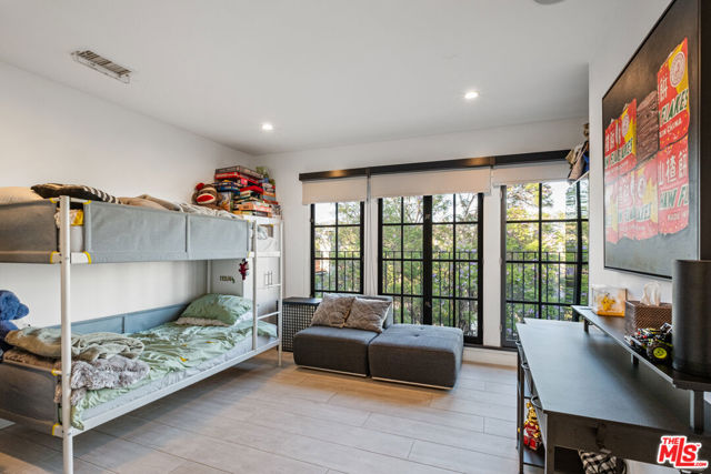6801 Iris Circle, Los Angeles CA: https://media.crmls.org/mediaz/c09fcd2f-c692-409a-adb7-0617af4cc029.jpg