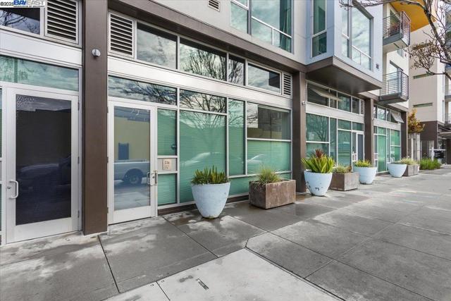 226 2nd St, Oakland CA: https://media.crmls.org/mediaz/c0a021c6-6df2-4a5d-8a79-14c68a7843f4.jpg