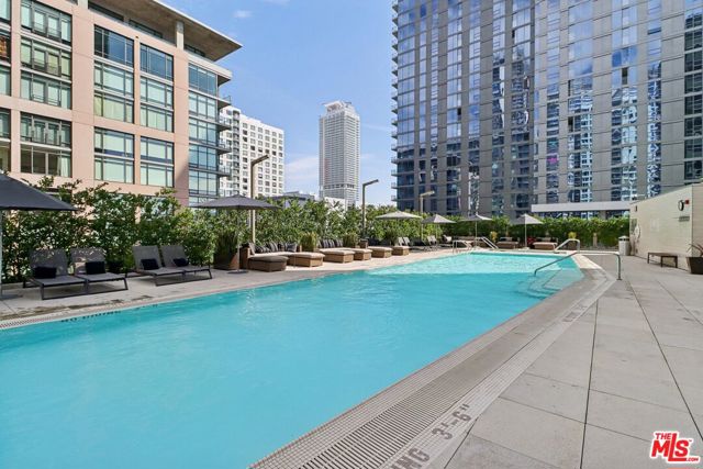 1155 S Grand Avenue, Los Angeles CA: https://media.crmls.org/mediaz/c0a06603-9cf3-4598-a6ba-1f626482c7c4.jpg