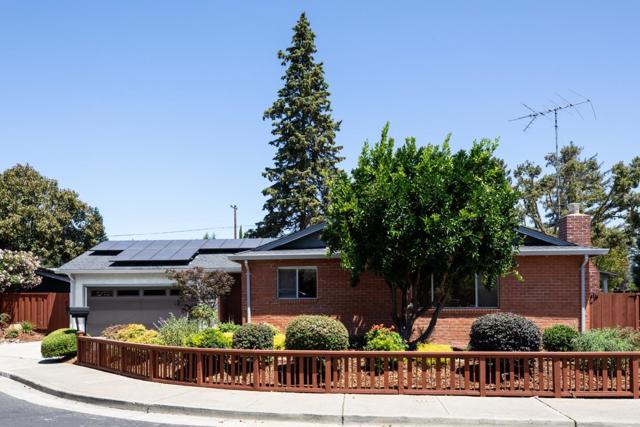 3857 Timlott Court, Palo Alto CA: https://media.crmls.org/mediaz/c0a08ccf-b06b-4ef3-b202-2851304eb069.jpg