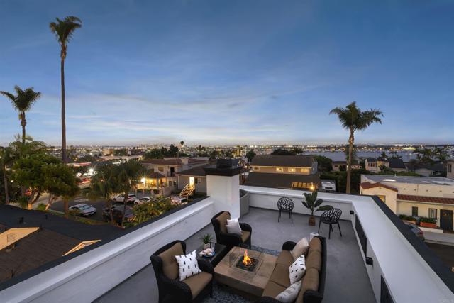 Detail Gallery Image 2 of 57 For 936 Armada, San Diego,  CA 92106 - 4 Beds | 3 Baths