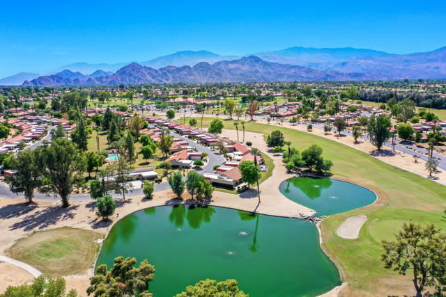 40492 Bay Hill Way, Palm Desert CA: https://media.crmls.org/mediaz/c0a27c81-a35f-4fa5-ab02-3207a6049a68.jpg