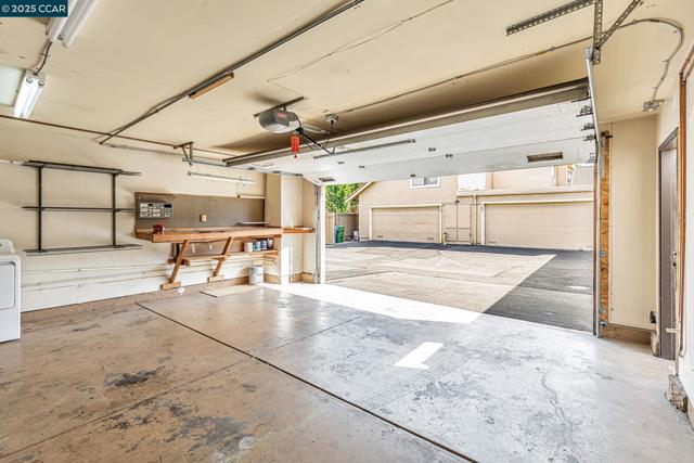 102 Northcreek Cir, Walnut Creek CA: https://media.crmls.org/mediaz/c0a2b871-a0e8-41ef-9fbe-251316c2f6d3.jpg