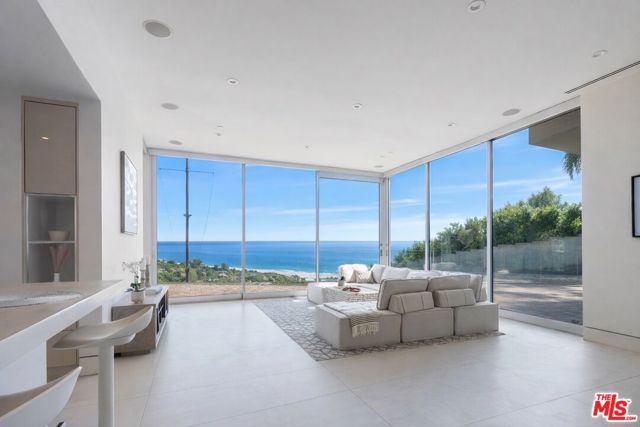 770 Paseo Miramar, Pacific Palisades CA: https://media.crmls.org/mediaz/c0a2ccee-f11d-4e3f-9233-03be81454183.jpg