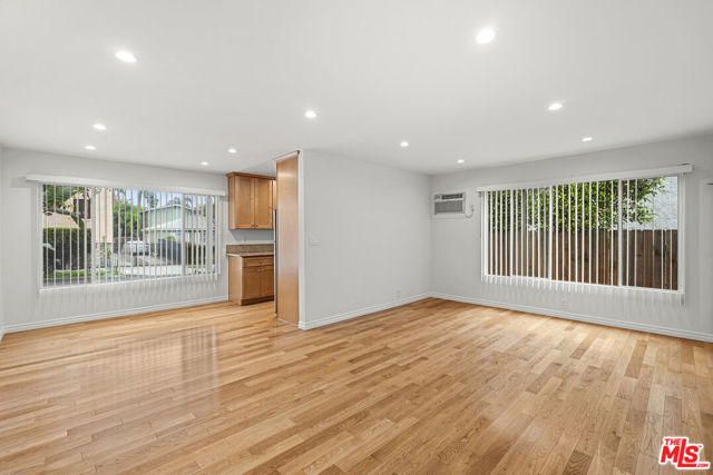 1037 N La Jolla Avenue