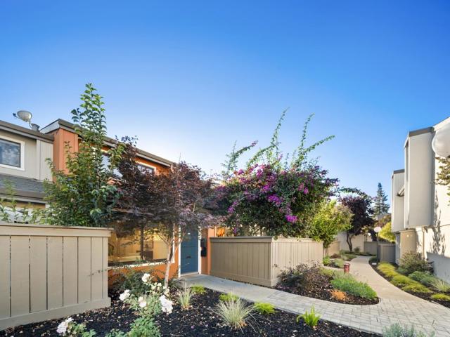 49 Showers Drive, Mountain View CA: https://media.crmls.org/mediaz/c0a31ac3-74ff-490e-a11d-e73d5352d7b1.jpg