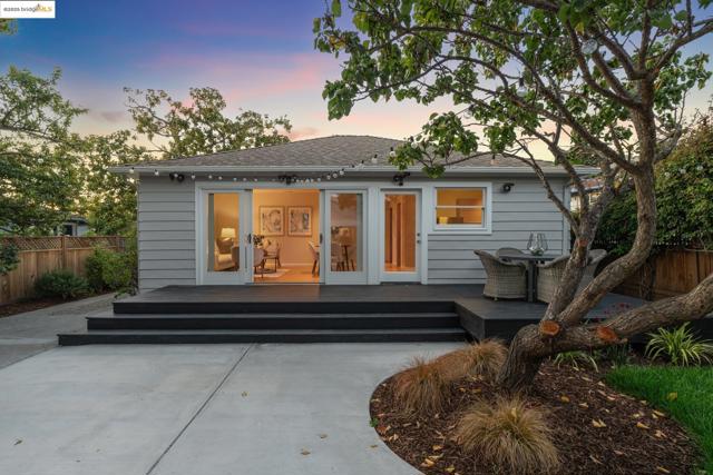 1708 Derby St, Berkeley CA: https://media.crmls.org/mediaz/c0a33985-29a9-41d6-9e73-dce7392594ec.jpg