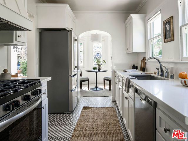 1612 S Ogden Drive, Los Angeles CA: https://media.crmls.org/mediaz/c0a39fa9-ee6b-4283-b55a-8cb6cbe8ff0d.jpg