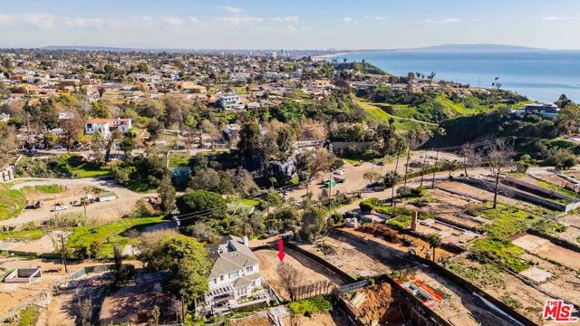 575 N Marquette Street, Pacific Palisades CA: https://media.crmls.org/mediaz/c0a3c3fc-fde5-4c1f-b6c2-702029666f70.jpg