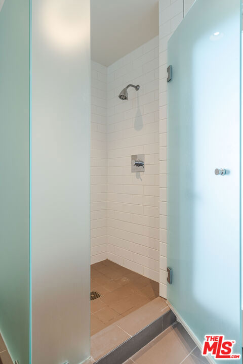 https://media.crmls.org/mediaz/c0a43d81-95f9-4e18-a500-825d32fff04c.jpg?preset=X-Large