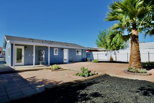 12525 Julian Avenue, Lakeside CA: https://media.crmls.org/mediaz/c0a54800-ca35-4604-8a10-8d3afda10d2b.jpg