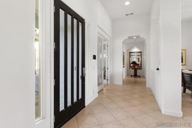 38 Calle Del Norte, Rancho Mirage CA: https://media.crmls.org/mediaz/c0a55e19-ad27-44db-aad5-93c2f12f163e.jpg
