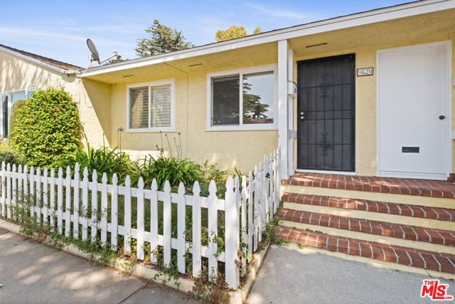 9620 Braddock Drive, Culver City CA: https://media.crmls.org/mediaz/c0a55f9a-f705-46f9-bd63-d458c7bd3800.jpg
