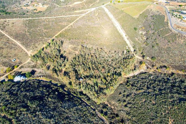 18408 Sweet Ln, Ramona CA: https://media.crmls.org/mediaz/c0a585d3-cc02-43ce-8e41-c50701b791e5.jpg