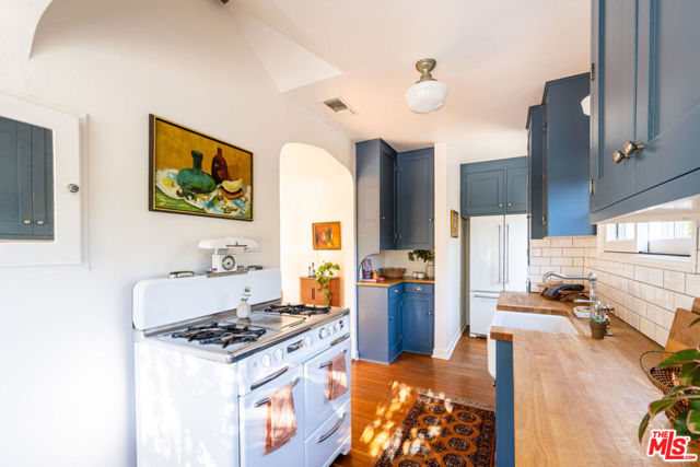 1117 N Avenue 64, Los Angeles CA: https://media.crmls.org/mediaz/c0a5b64c-608a-4f31-ad5a-f49942a359a3.jpg