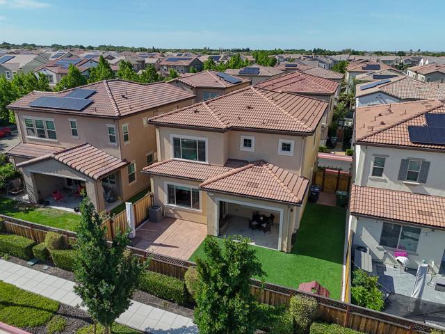 410 E Redberry Place, Mountain House CA: https://media.crmls.org/mediaz/c0a5c986-6383-49ab-9d0d-8f19e883e8d6.jpg