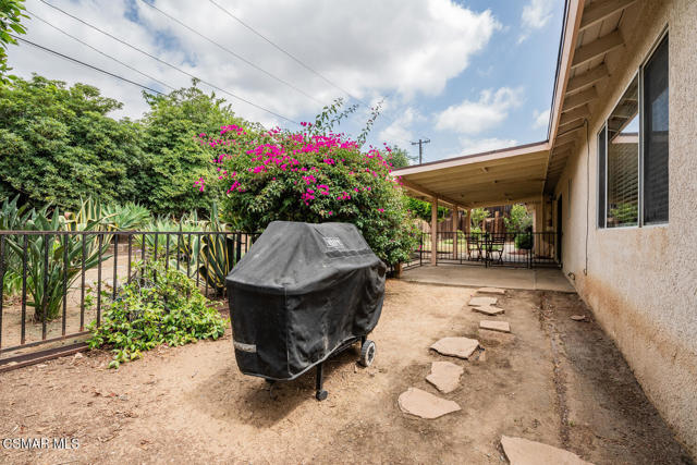 3317 Dalhart Avenue, Simi Valley CA: https://media.crmls.org/mediaz/c0a5f627-91e6-4039-8e5f-b37f03d20b3a.jpg