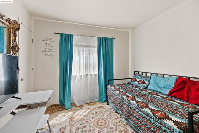 Image 24 of 39 For 8038 Torrente Way