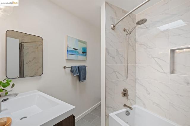 383 Staten Ave, Oakland CA: https://media.crmls.org/mediaz/c0a6b873-726b-4c5d-afeb-96d1ac3dda9c.jpg