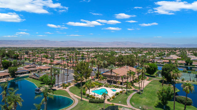 141 Lake Shore Drive, Rancho Mirage CA: https://media.crmls.org/mediaz/c0a6f55e-697a-46f3-9594-d35d99ffe40f.jpg