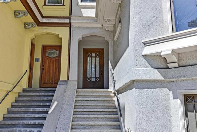 4134 Fulton St, San Francisco CA: https://media.crmls.org/mediaz/c0a6f831-ec5e-4e03-827b-7e484dd86325.jpg