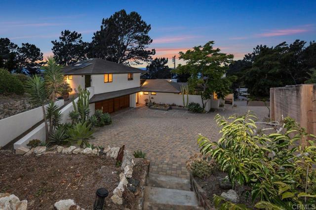 1859 Zapo Street, Del Mar CA: https://media.crmls.org/mediaz/c0a74263-f22b-4ba9-a05a-974d67f874a4.jpg