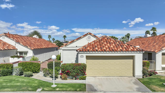 77576 Calle Las Brisas N, Palm Desert CA: https://media.crmls.org/mediaz/c0a7632a-d87b-4d9a-b8a8-241831cb645e.jpg